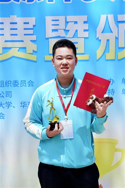 李老师指导的学生张浩一获得本届中国中学生作文大赛全国最高奖项“文学之星”