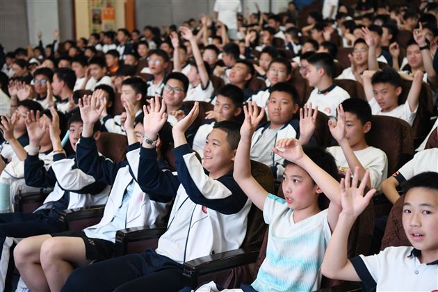 棠外初中开展“花开有时，成长有道”青春期性教育主题讲座