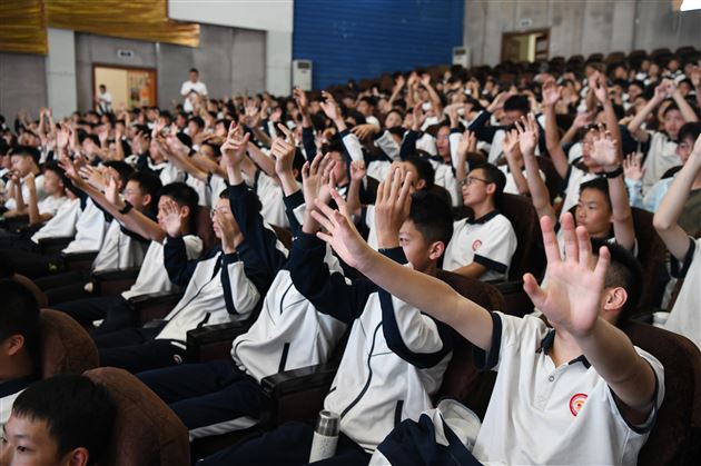 棠外初中开展“花开有时，成长有道”青春期性教育主题讲座