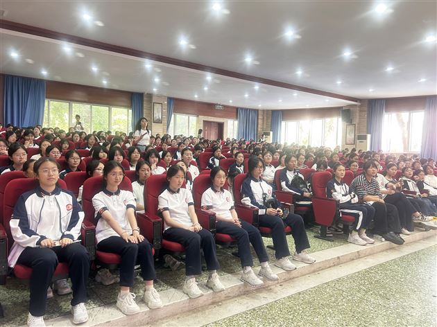 棠外初中开展“花开有时，成长有道”青春期性教育主题讲座