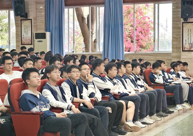 华西临床医学院李真林教授做客棠外生涯规划讲座 