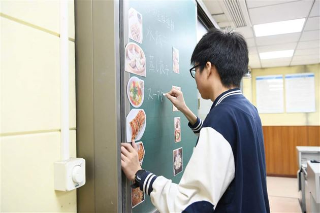 棠外多语种备课组举行教学研讨活动 