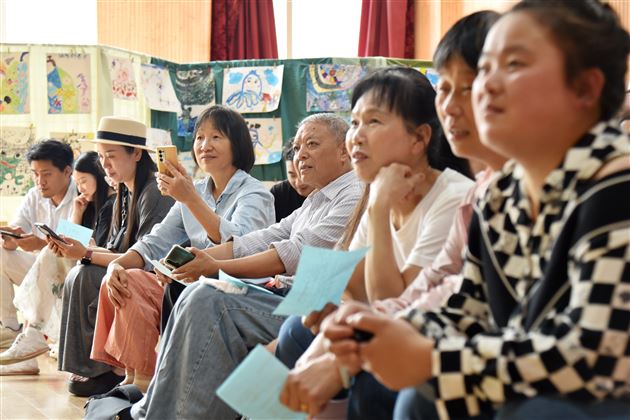 棠湖仁智幼儿园中班组主题探究课程活动开放日 (2).JPG