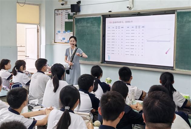 棠外初中举行分年级家长会