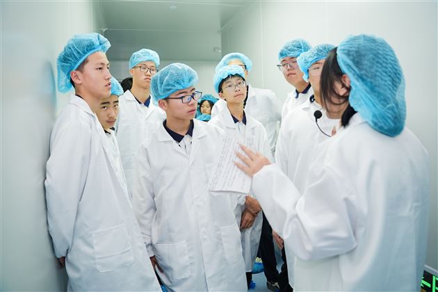 五四燃青春理想 生命筑强国初心——棠外2026年“五·四”青年节特别主题团日活动圆满举行