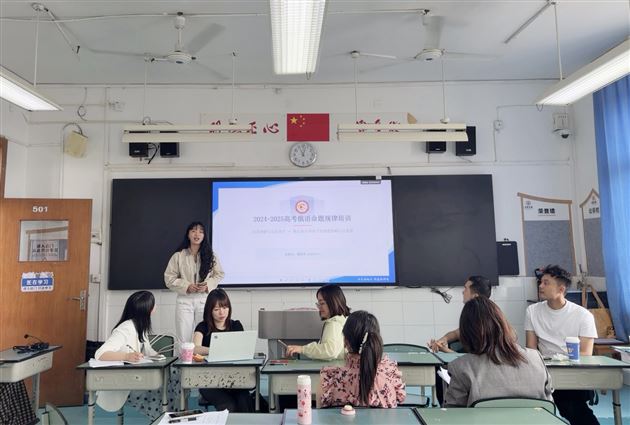 棠外高中多语种教师亮相川渝多语种发展共同体联合教研活动