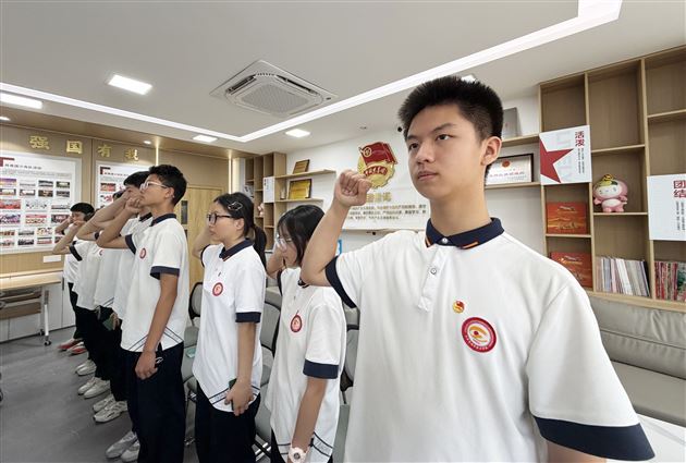 棠外初中举行2025-2026学年度下学期入团仪式