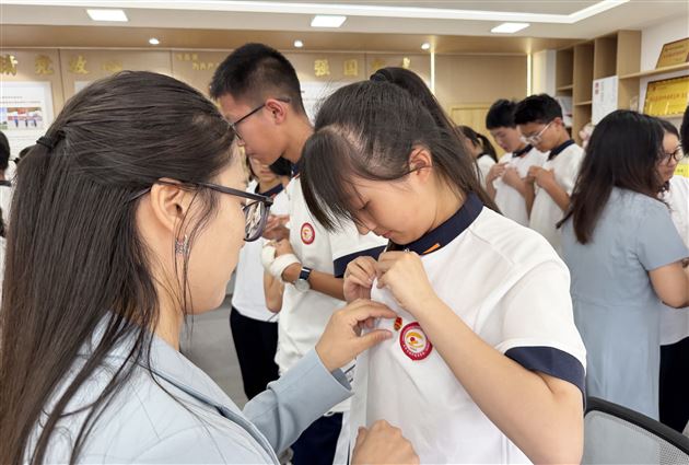 棠外初中举行2025-2026学年度下学期入团仪式