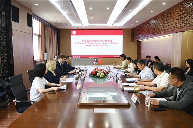 棠外与英国公立高尔中学签署中外合作办学协议