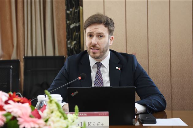 棠外与英国公立高尔中学签署中外合作办学协议 