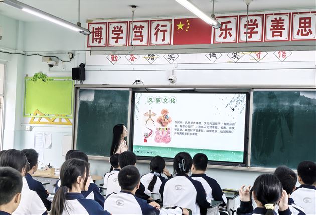 棠外初一年级举办“棠外少年 风华‘筝’茂”风筝节系列劳动实践活动