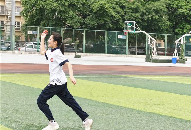 棠外初一年级举办“棠外少年 风华‘筝’茂”风筝节系列劳动实践活动