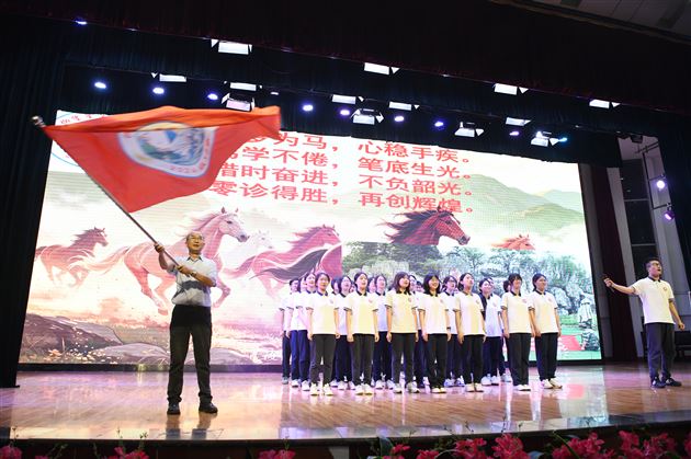 棠外高2024级举行零诊冲刺动员大会 