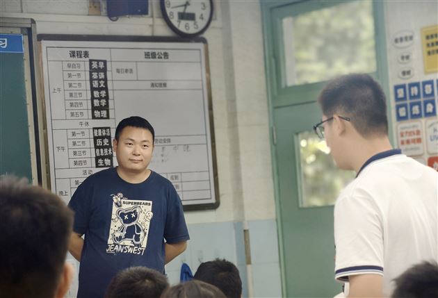 棠外高中班主任名师工作坊开展“积极心理学视角下的班会课探索与实践”活动