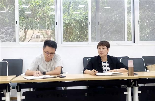 棠外附小班主任杨梅工作室举行分享活动