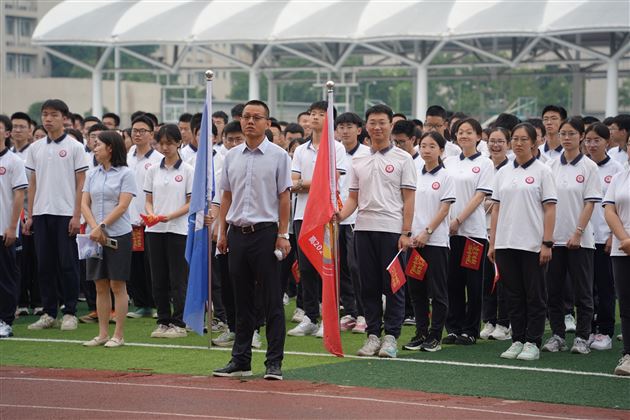 升楼筑梦剑指高三  凌霄有期顶峰相见——棠外高2024级升楼仪式 