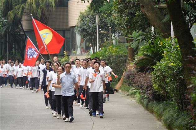 升楼筑梦剑指高三  凌霄有期顶峰相见——棠外高2024级升楼仪式 