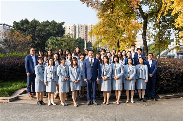 《语文报》封面聚焦：我校初中语文教研组风采纪实