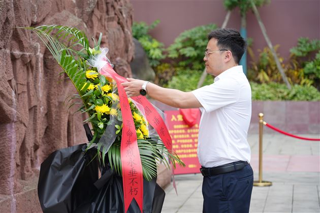 棠外初中党总支庆“七一”主题党日活动