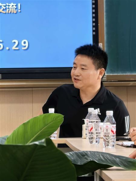 成都市江华名师工作室莅临棠外专项指导交流