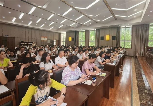 棠外附小开展2026年秋季开学前教师系列培训 