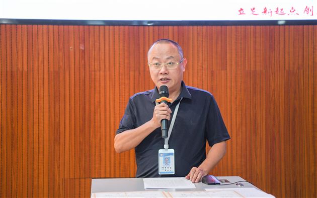 曾德刚副校长