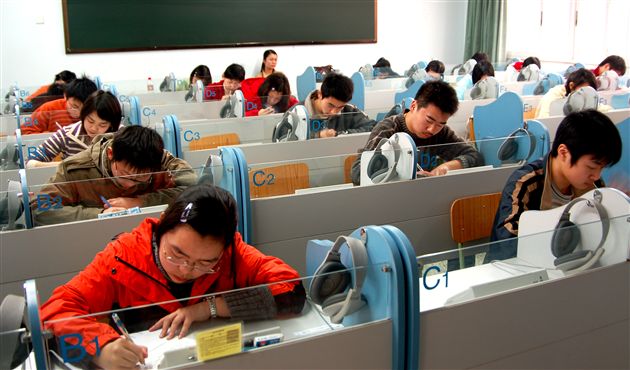 四川外语学院2006年小语种提前招生考试(二） </p><p>　　