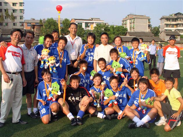棠中女子足球队获2006年四川省第十届运动会女子足球甲、乙组比赛冠军（现场图片13）