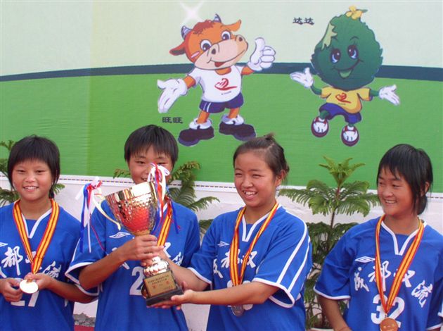 棠中女子足球队获2006年四川省第十届运动会女子足球甲、乙组比赛冠军（现场图片14）