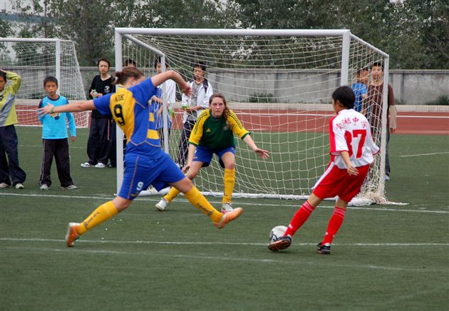 澳大利亚“维京勇士”女子足球队访问棠湖中学外语实验学校(九)