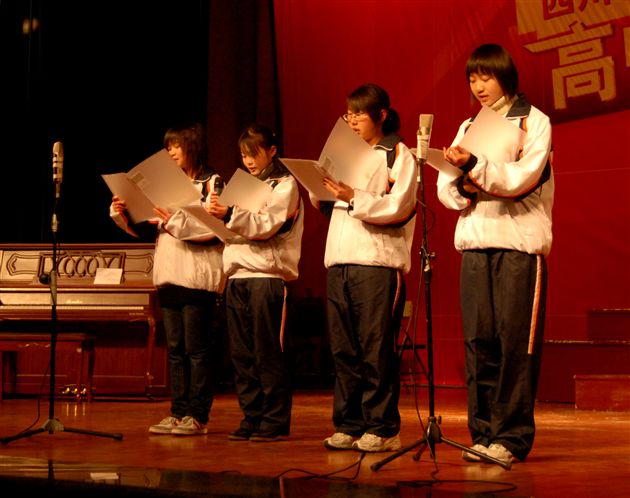 棠中外语学校高2009级新年诗歌演诵会(二)</p><p>　　