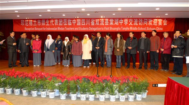 印度尼西亚棉兰市学生代表团再访棠湖中学(一)