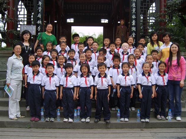 公园来了棠外小卫士