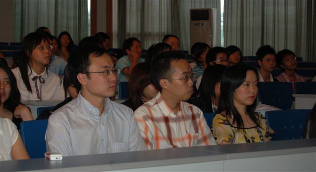 剑桥高中课程2007秋季CAL/PAL学生开学典礼(四)</p><p>　　