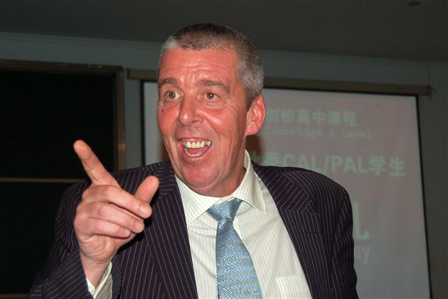 剑桥高中课程2007秋季CAL/PAL学生开学典礼(五)</p><p>　　