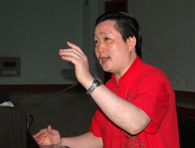 剑桥高中课程2007秋季CAL/PAL学生开学典礼(七)</p><p>　　