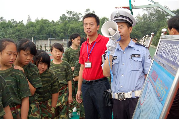 棠中外语学校举行交通安全宣传教育活动(二)