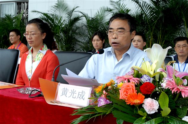 棠湖中学外语实验学校2007-2008学年度第一学期开学典礼暨新生军训汇报演出(四)