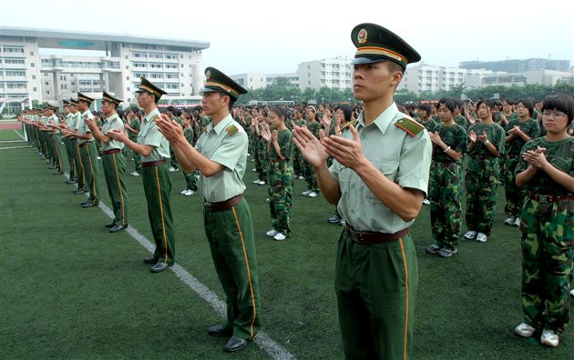 棠湖中学外语实验学校2007-2008学年度第一学期开学典礼暨新生军训汇报演出(五)