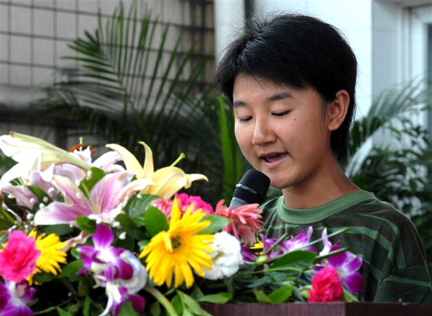 棠湖中学外语实验学校2007-2008学年度第一学期开学典礼暨新生军训汇报演出(八)