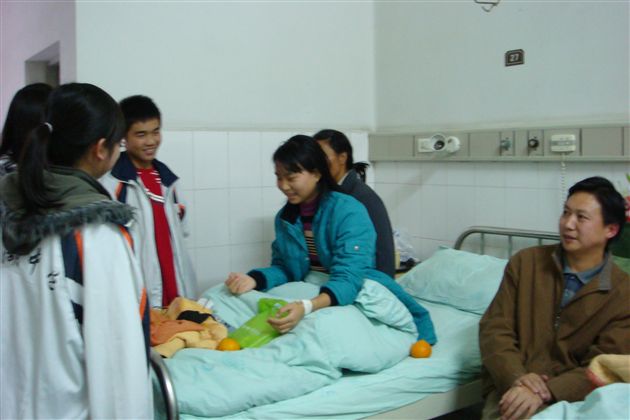 2007年高2008级6班献爱心活动(三)