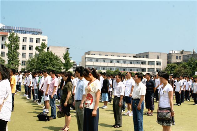 棠中师生沉痛悼念汶川大地震中遇难同胞（五）