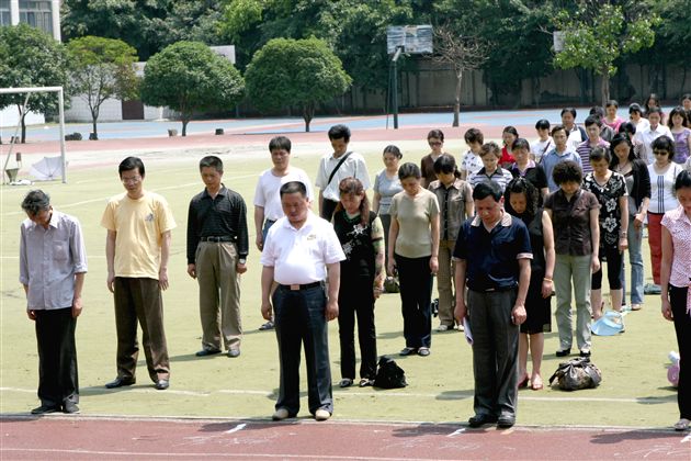 棠中师生沉痛悼念汶川大地震中遇难同胞（四）