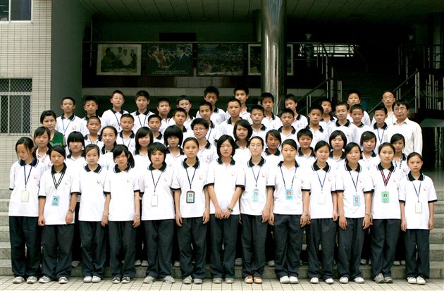 县先进班集体：初2010级02班