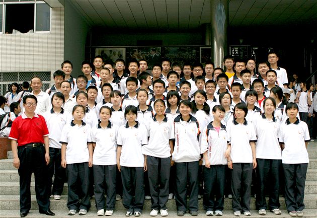 县先进班集体：高2010级01班