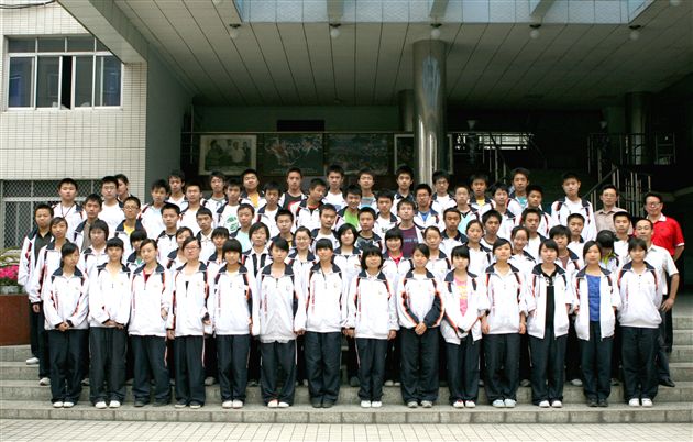 县先进班集体：高2010级04班 