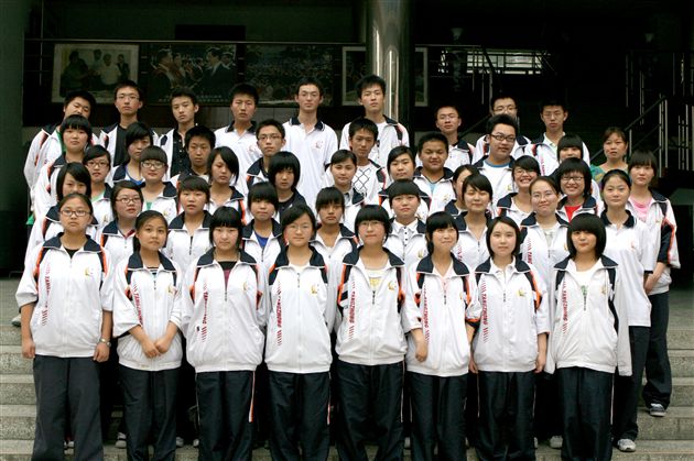 县先进班集体：高2010级12班