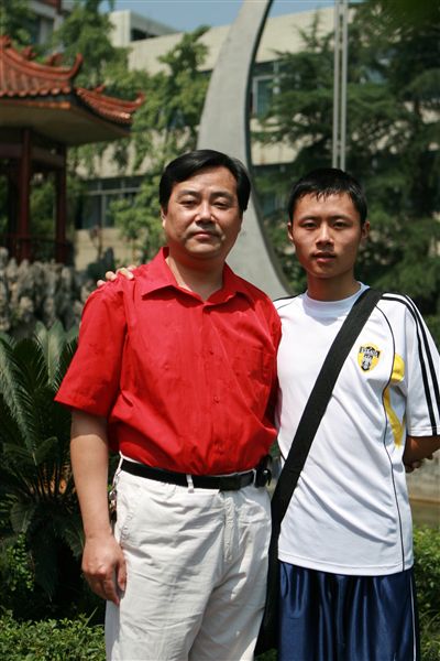 周科及其班主任毕勇老师