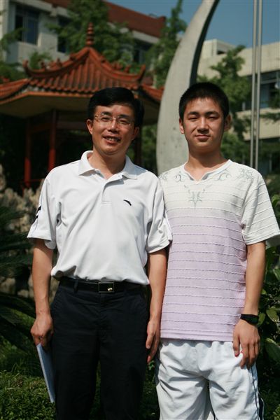 向杰及其班主任周荣老师