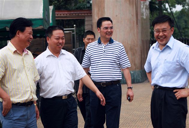 成都市副市长傅勇林等领导莅临我校视察（一）